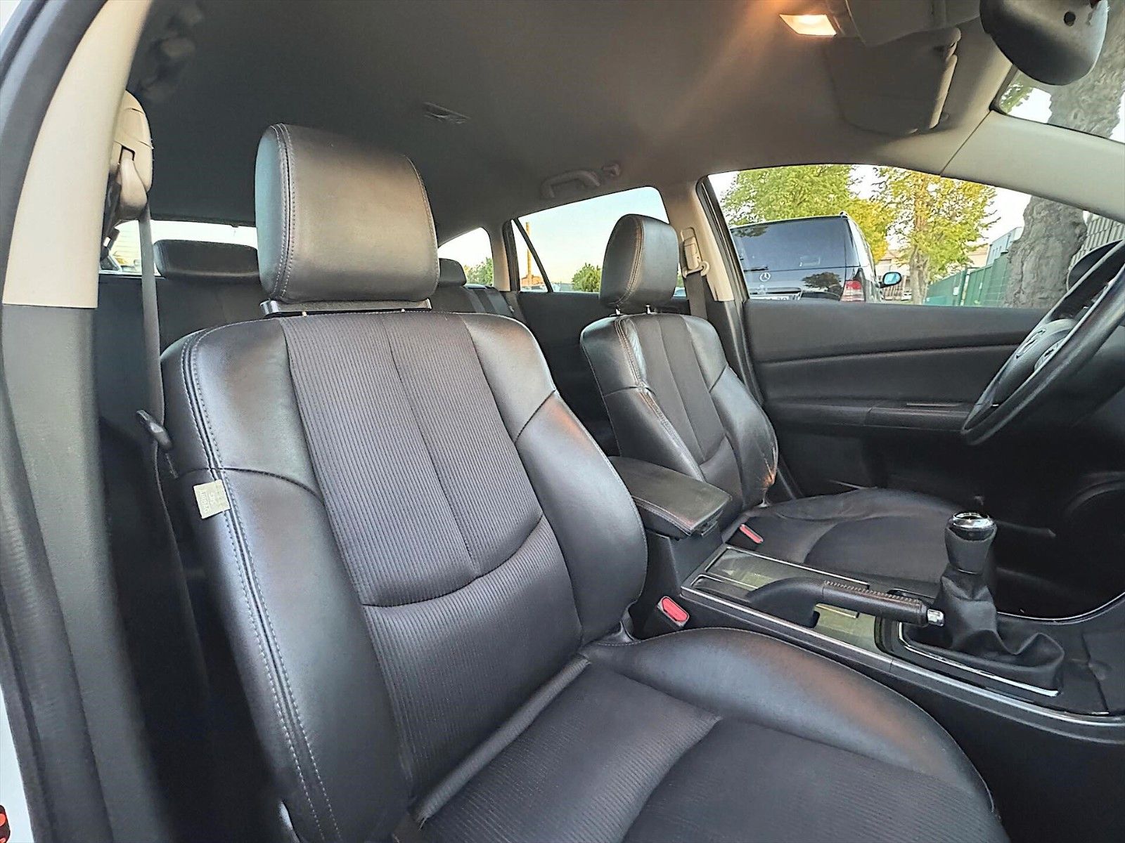 Fahrzeugabbildung Mazda 6 Kombi 2.0  Sports-Line *Bi-Xenon*BOSE*Keyless*