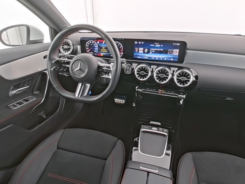 Fahrzeugabbildung Mercedes-Benz A 200 AMG*PANO*360°*AMBIENTE*TOTWINKEL*SPURHALTE