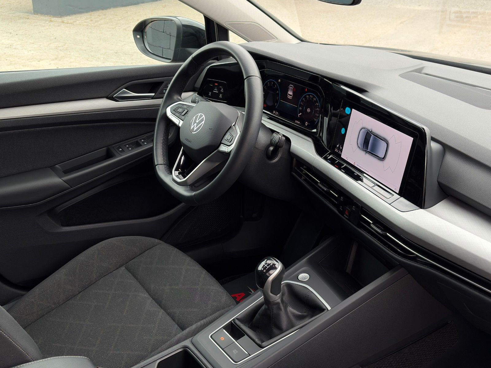 Fahrzeugabbildung Volkswagen Golf VIII Life 1.5 TSI ACC PDC NAV LHZ 3Z-KLIMA