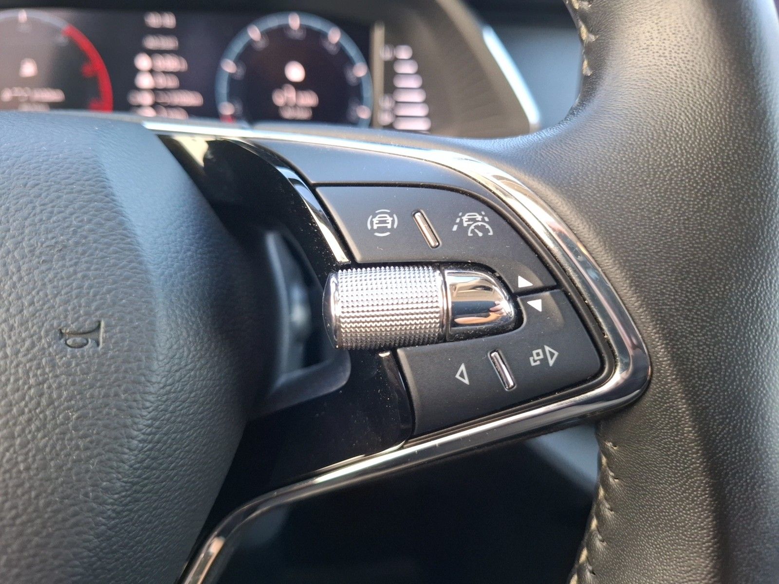Fahrzeugabbildung SKODA Octavia Combi TDI Ambition LED Navi ACC PDC SH