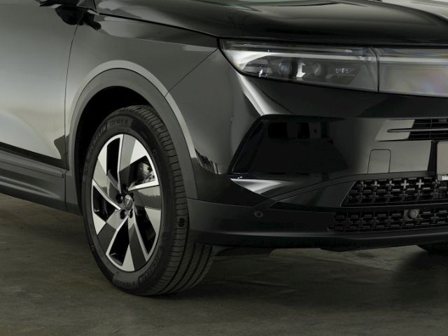 Grandland B GS HYBRID eDCT+LED MATRIX+NAVI+360 G