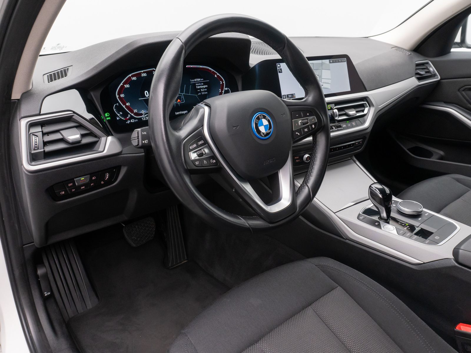 Fahrzeugabbildung BMW 320e  DAB CockPitPro Alarm Geschwindigkeitsreg