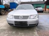 Volkswagen Bora 1.6 Auto Basis Basis - Volkswagen Bora Basis mit Benzin-Antrieb