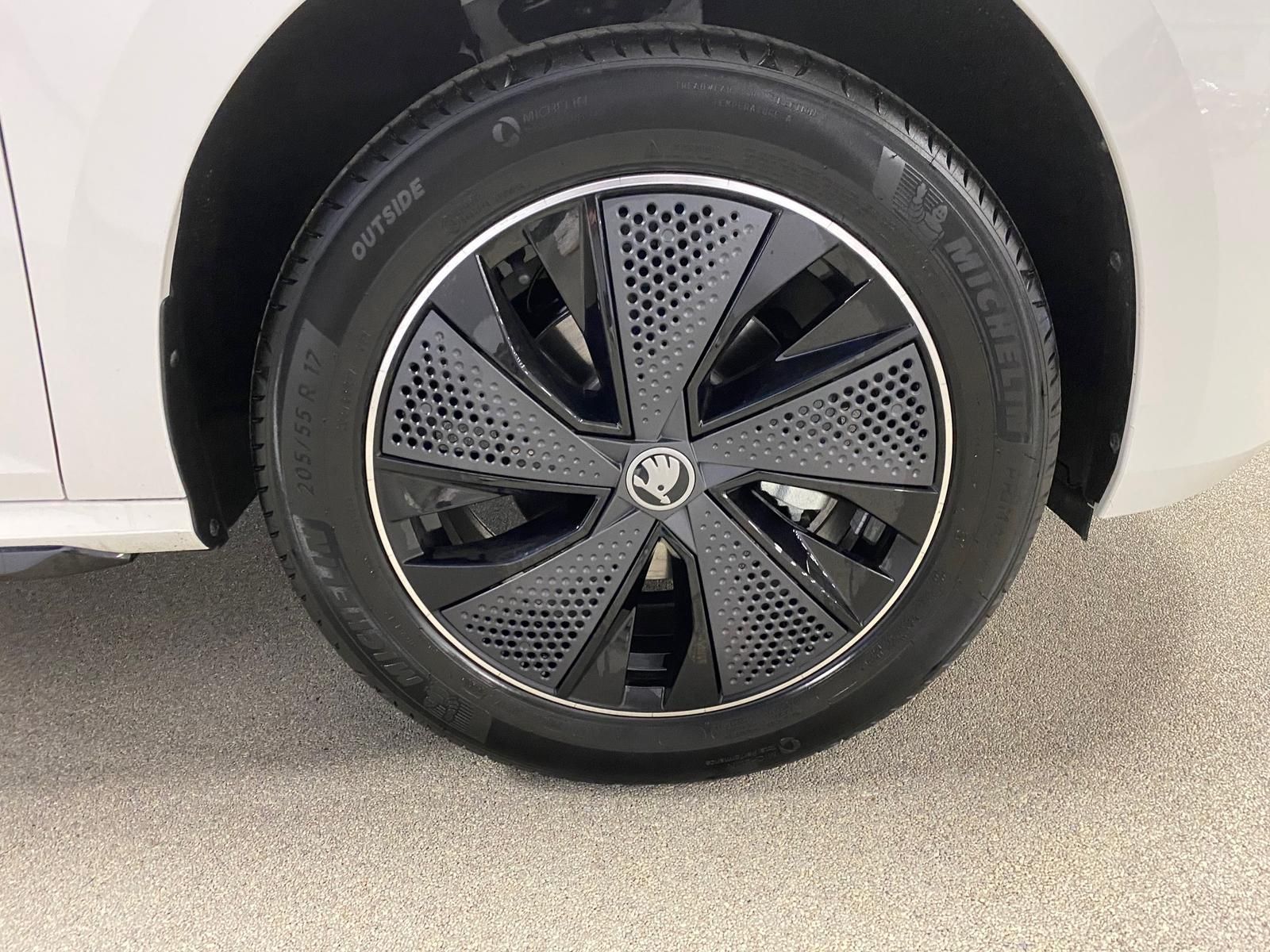 Fahrzeugabbildung SKODA Kamiq 1.5 TSI ACT DSG Monte Carlo+AHK+MATRIX++++