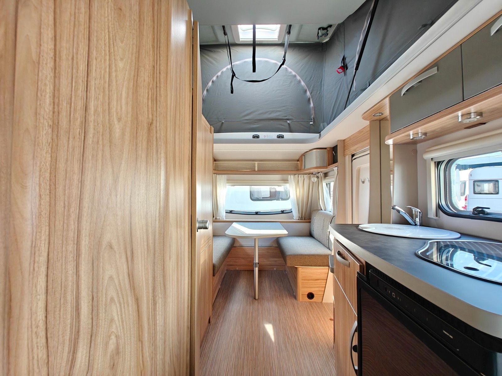 Fahrzeugabbildung HYMER / ERIBA / HYMERCAR Feeling 425 Schlafdach - SPRING SALE -