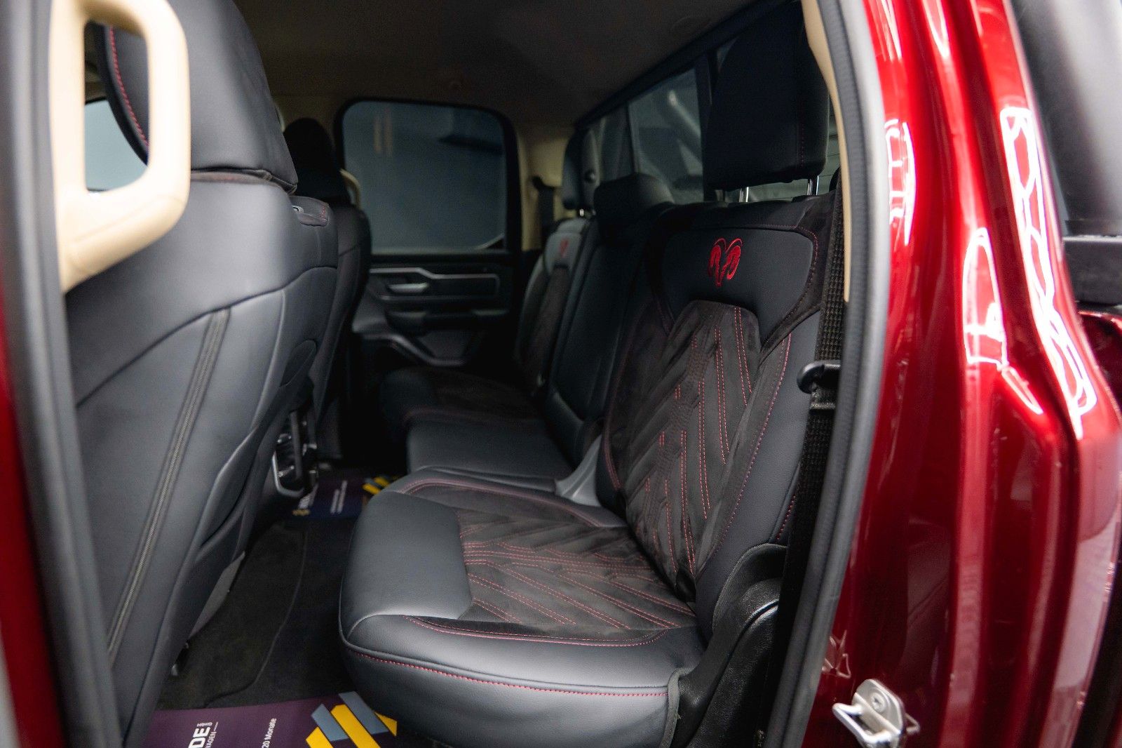 Fahrzeugabbildung Dodge RAM 5.7 V8 HEMI 4x4 OFFROAD Night Limited LONG