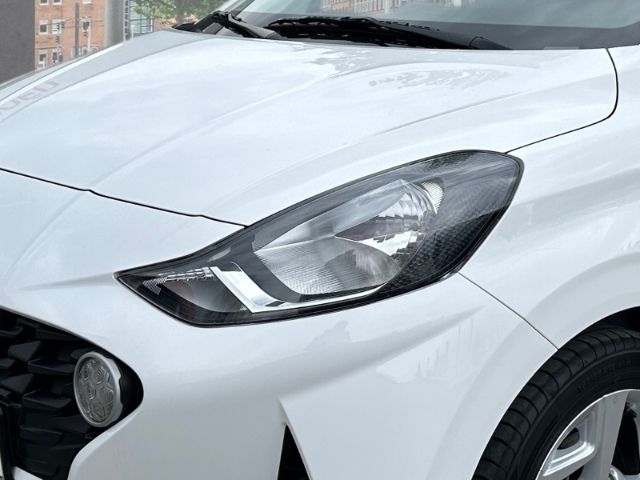 Fahrzeugabbildung Hyundai i10 Apple CarPlay Android Auto DAB Spurhalteass.