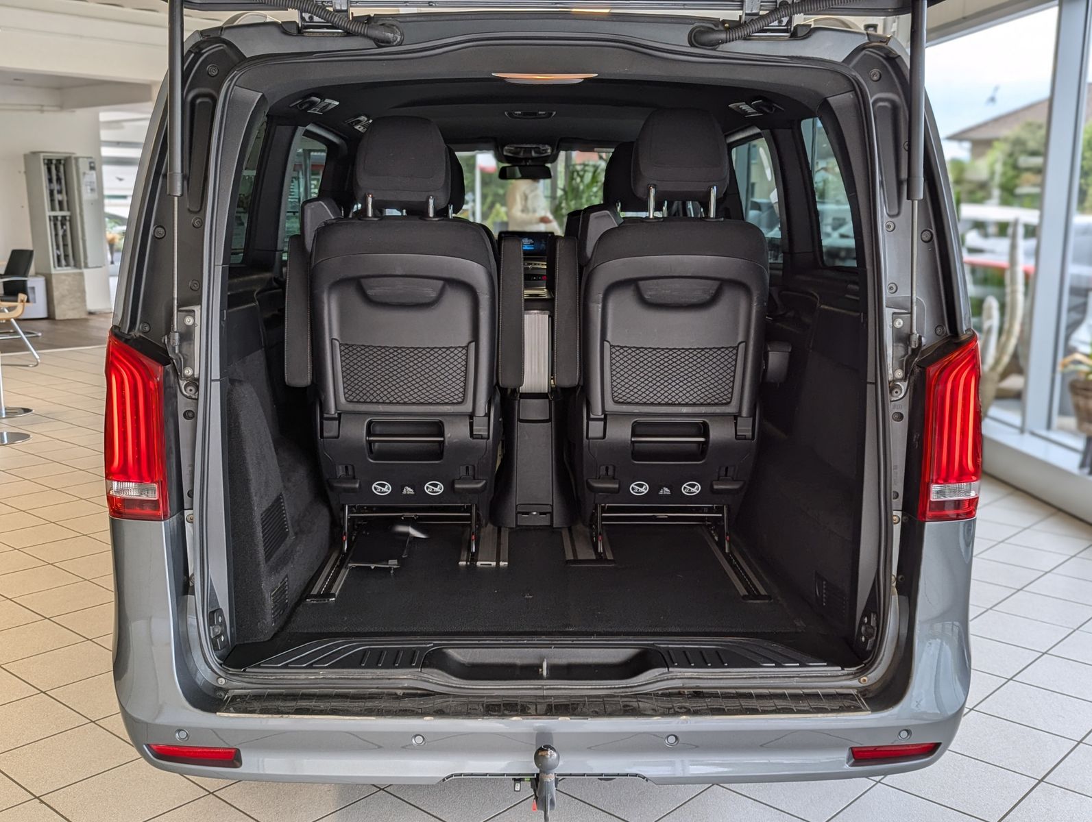 MERCEDES-BENZ V 220 d AMG EDITION lang Burmester ACC AHK StHz - Image 17