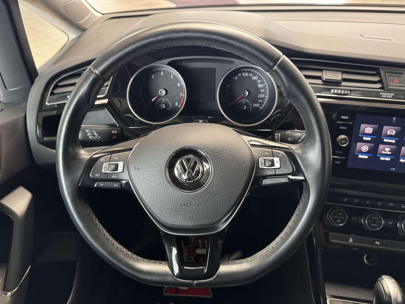 Fahrzeugabbildung Volkswagen Touran 150 DSG R-Line/7Sitz/LED/Navi/ACC/Massage