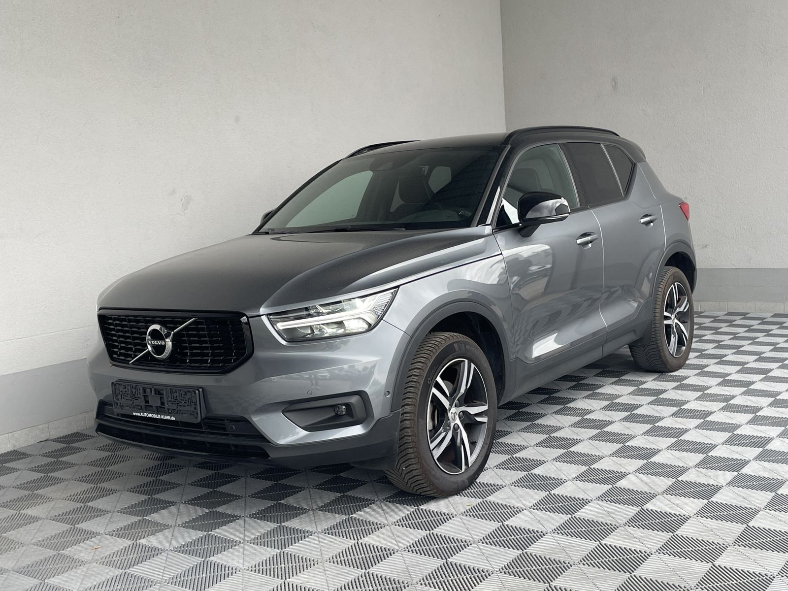 Volvo XC40 R-DESIGN 2WD NUR 23.180KM R.KAM NAVI LED