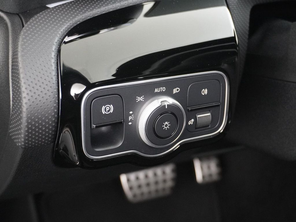 Mercedes-Benz CLA 180 Shooting Brake Star Edition AMG Line