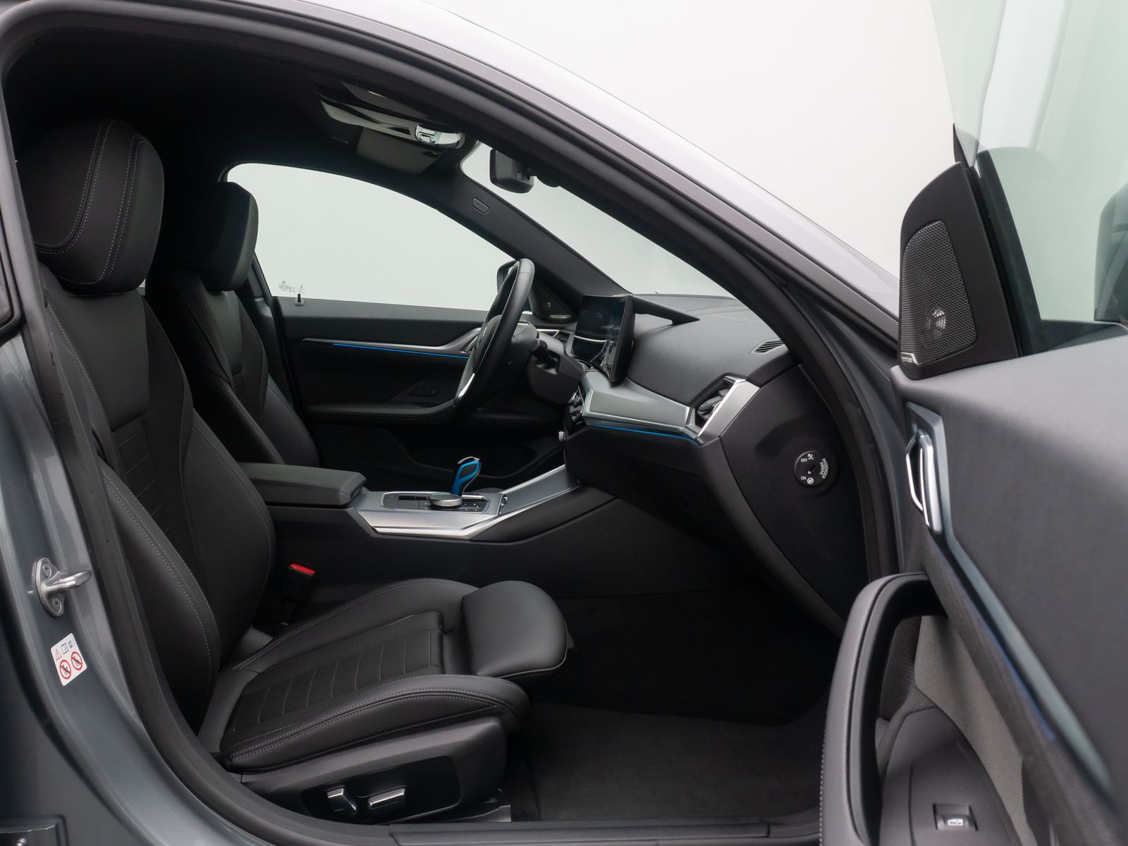 Fahrzeugabbildung BMW i4 eD40 Gran Coupé Kamera HUD DAB H/K Komfort