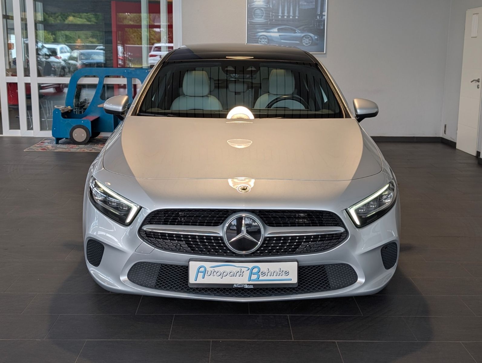 Mercedes-Benz A 200d Aut. LED AHK Panorama Kamera ACC Sitzh foto 4