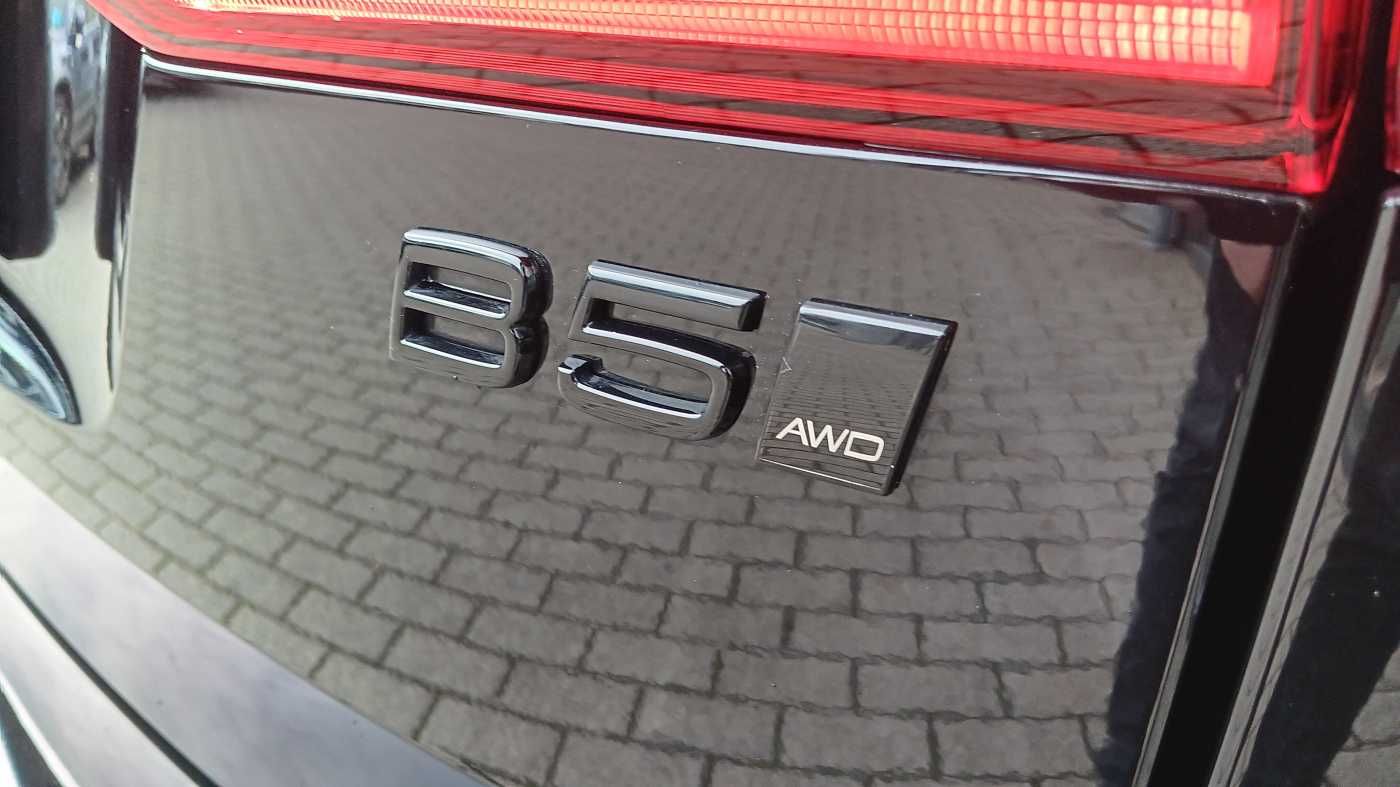 Fahrzeugabbildung Volvo XC60 B5 AWD Plus Black Edition 'AHK, ACC'