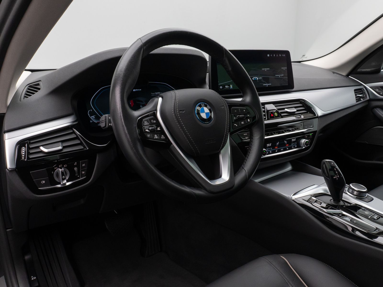 Fahrzeugabbildung BMW 530e Panorama 360°DAB H/K ACC AHK Alarm Leder