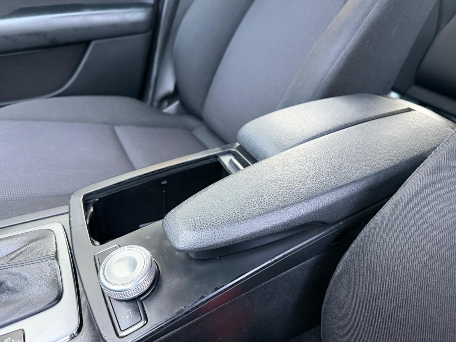Mercedes-Benz C180 2010 — photo 17