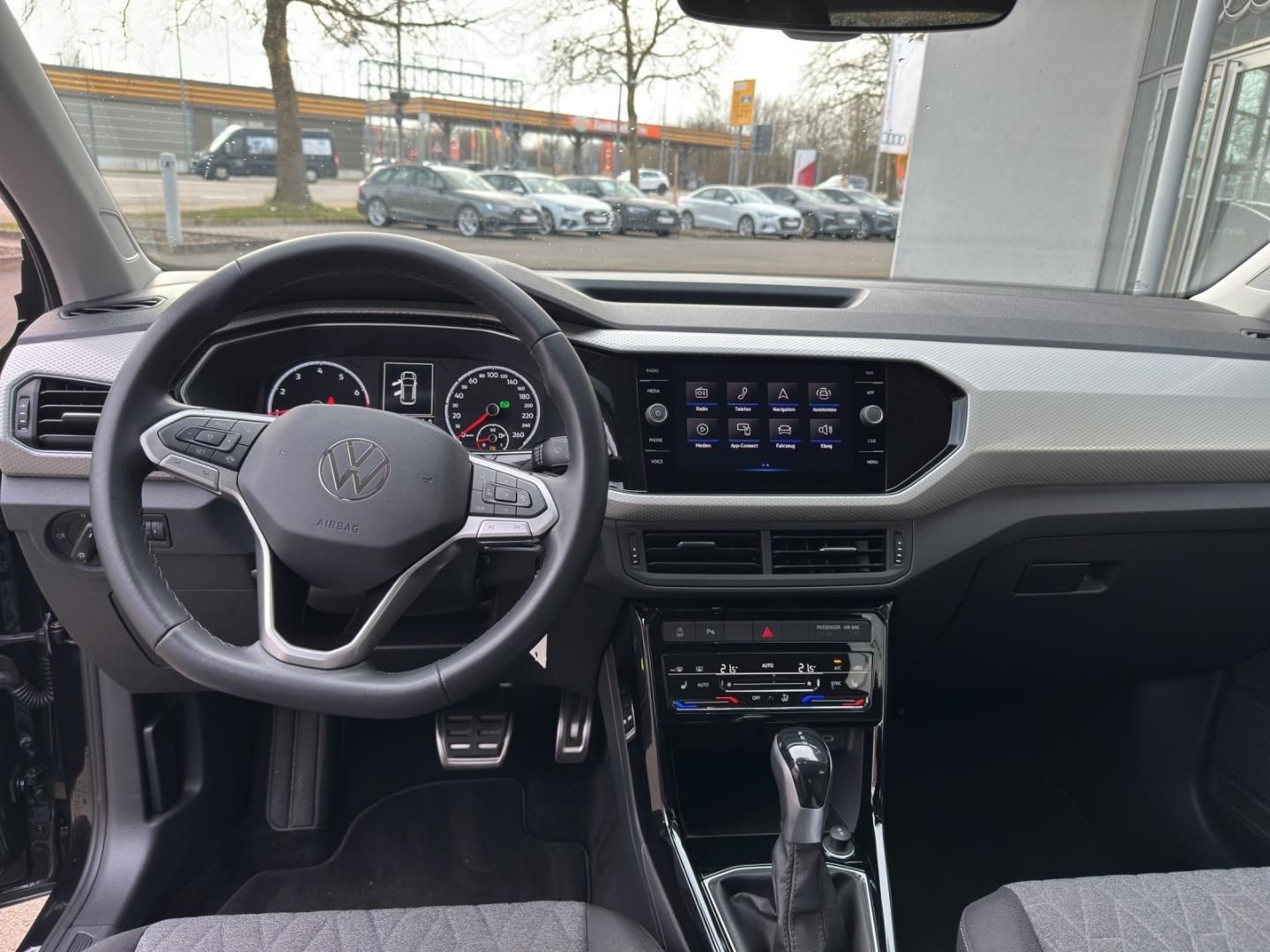 Fahrzeugabbildung Volkswagen T-Cross MOVE MOVE 1.0 TSI-DSG,Navi,ACC,Climatron