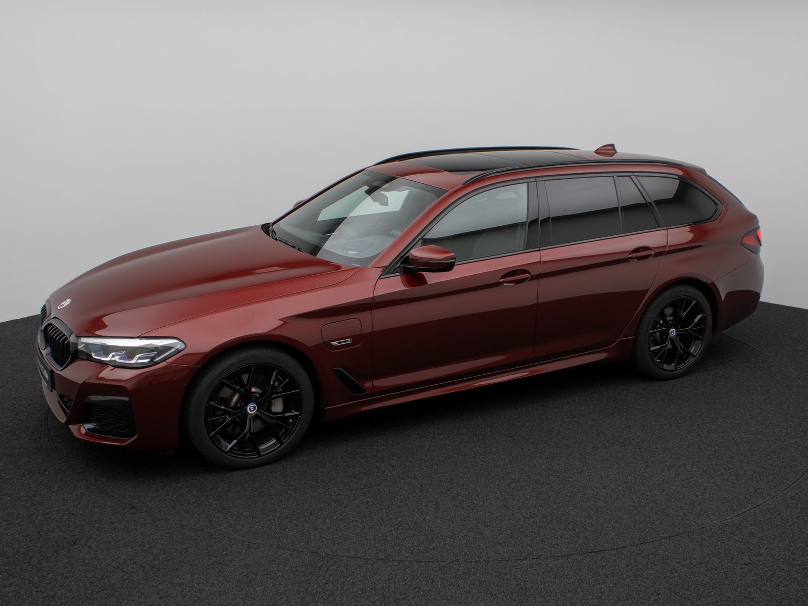 Fahrzeugabbildung BMW 530e M Sport Panorama Kamera HUD DAB H/K AHK 19"