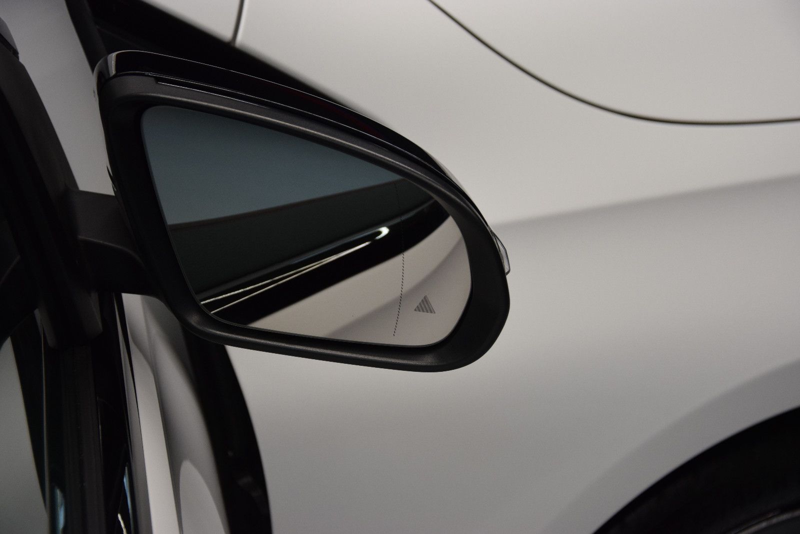 Fahrzeugabbildung Mercedes-Benz B 250 4Matic AMG Pano 360° Night ACC MBUX