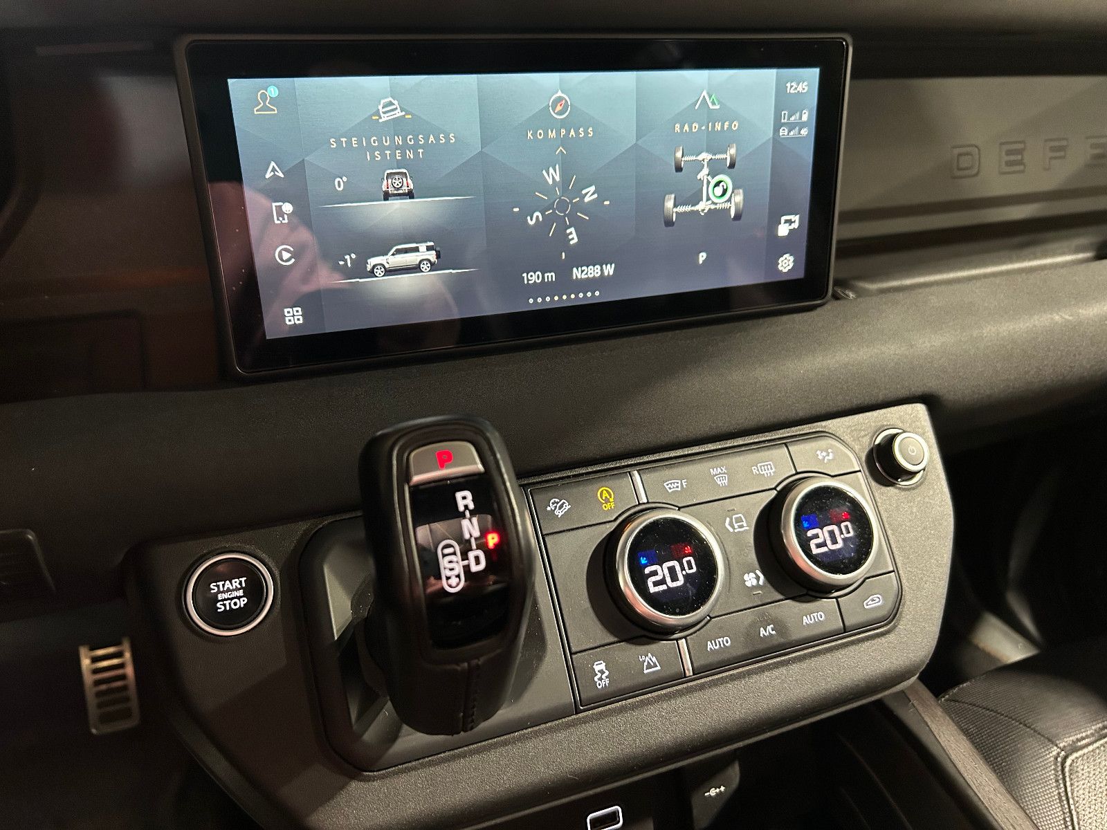 Fahrzeugabbildung Land Rover Defender 110 X-Dynamic S/HEAD-UP/PANO/360°/APPLE
