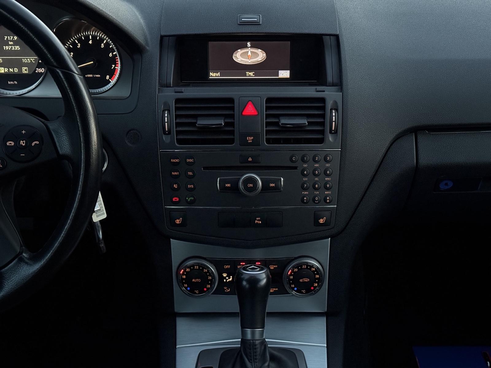 Mercedes-Benz C200 2009 — photo 13