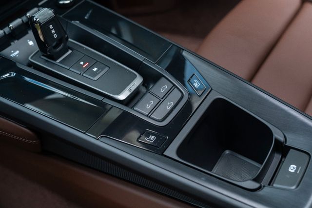 Porsche 992.2 Carrera 4 GTS / COUPE / 18 WEGE / LED Porsche 992.2 Carrera 4 GTS / COUPE / 18 WEGE / LED