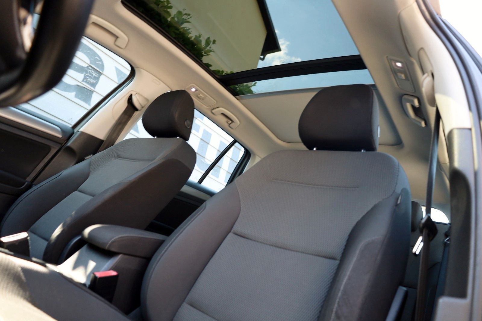 Fahrzeugabbildung Volkswagen Golf VII Variant Comfortline 4M Navi,Panorama,SH