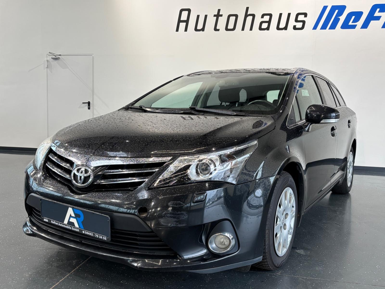 Toyota Avensis 2012 — interior
