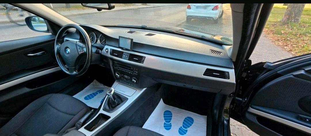 BMW 320 2009 — photo 11
