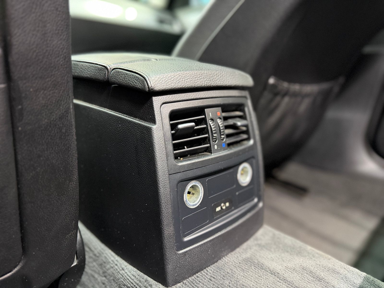 Fahrzeugabbildung BMW 523I Touring |PDC|PANO|NAVI|LEDER