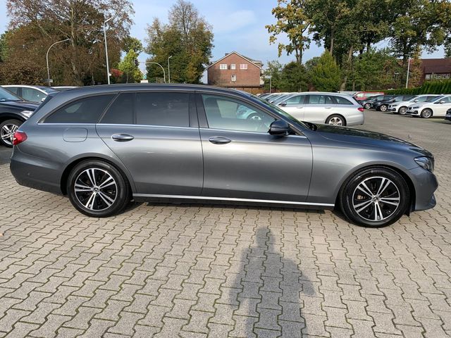 Fahrzeugabbildung Mercedes-Benz E 220  Td Multibeam+Comand+Distronic+Standh.+AHK