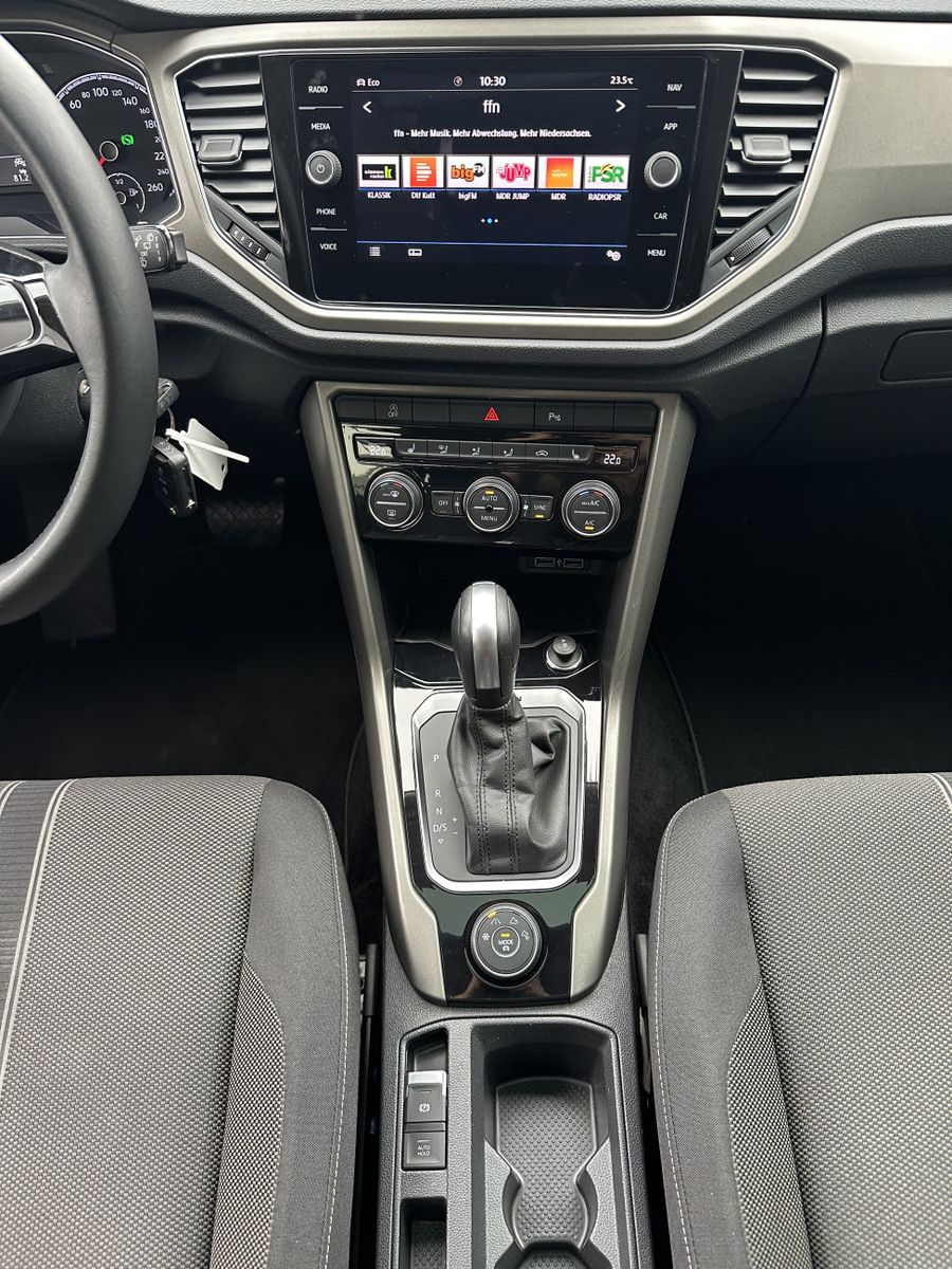 Fahrzeugabbildung Volkswagen T-Roc 2.0 TDI DSG 4Motion Style NAV+LED+PANO+KAM