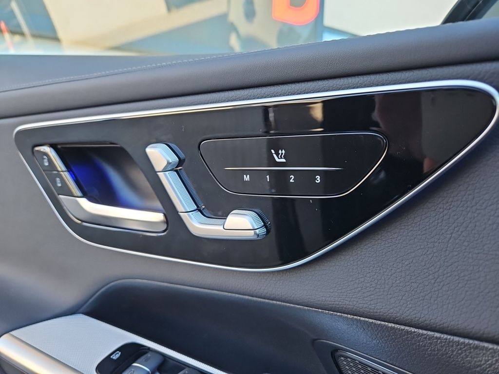 Fahrzeugabbildung Mercedes-Benz GLC 300 4M AMG Night AHK SDHZ Pano Memory LED