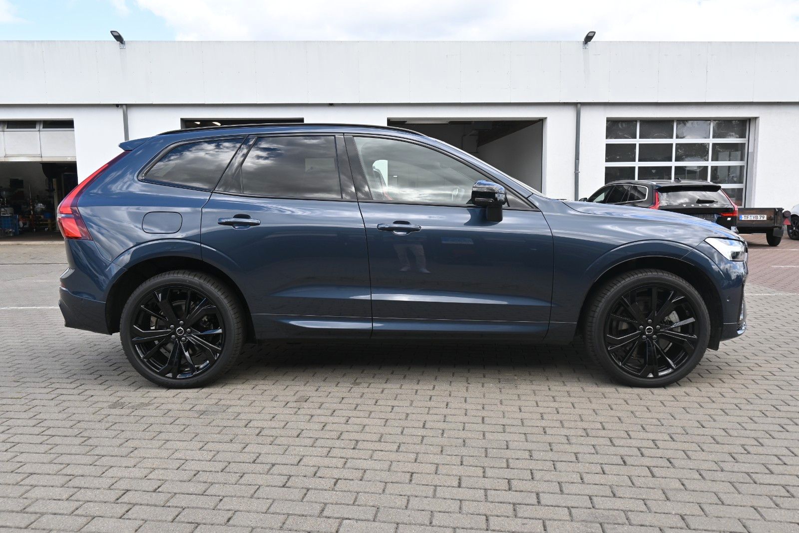Fahrzeugabbildung Volvo XC60 T8 RC AWD Plus Black Edition*360*Facelift
