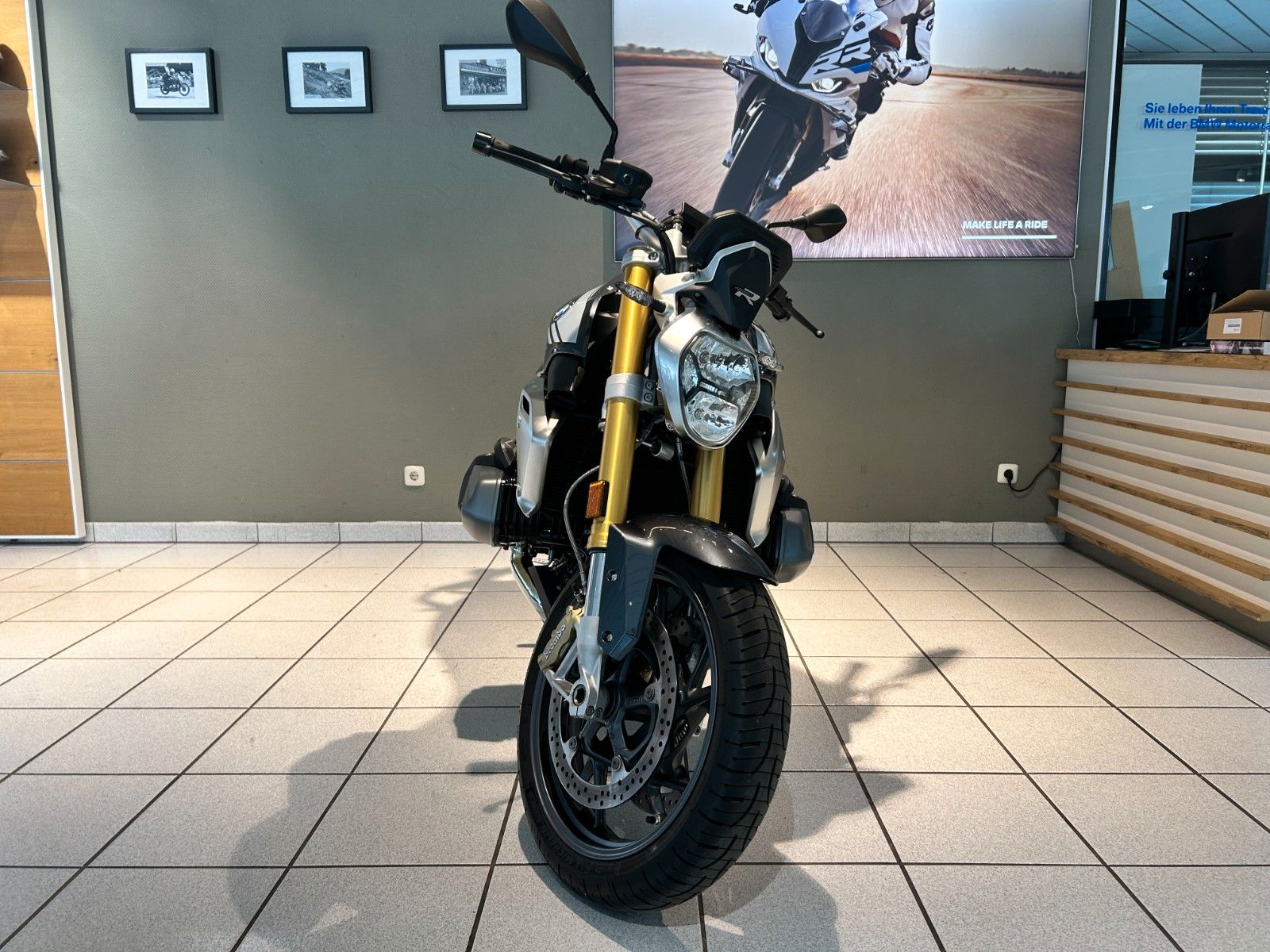 Fahrzeugabbildung BMW R1250R Dienstmotorrad NUR 1479KM!