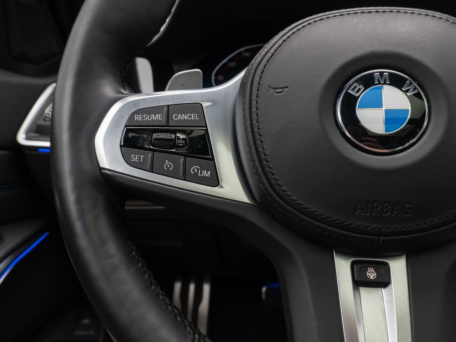 Fahrzeugabbildung BMW 320d xD M Sport HUD HiFi DAB Individual Panorama