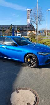 Alfa Romeo Giulia 2.0 Turbo Veloce Q4 - Alfa Romeo: Blau