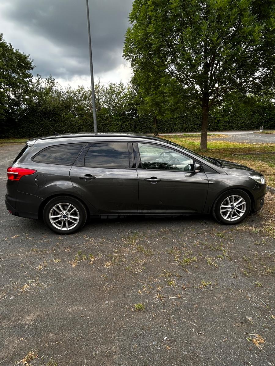 Ford Focus 2015 — rear view