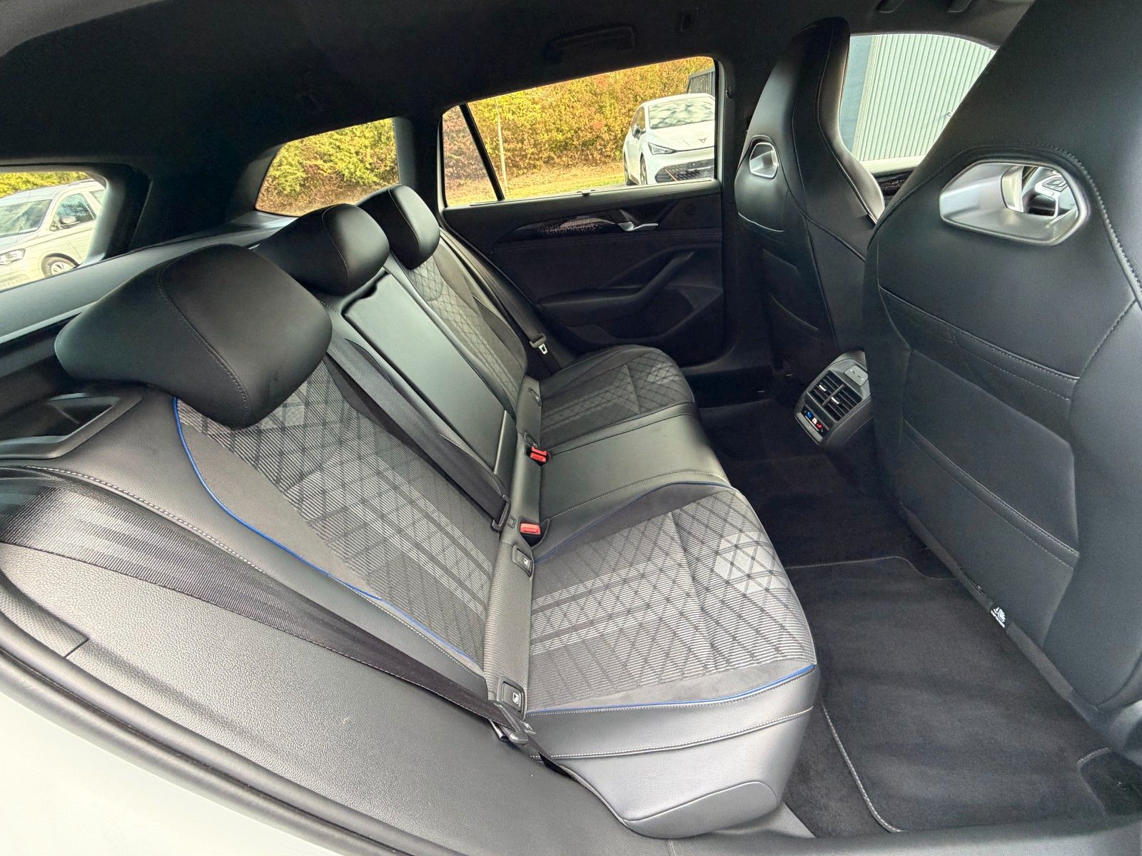 Volkswagen Passat Variant 2.0TDI 4Motion R-Line AHK Standhz foto 15