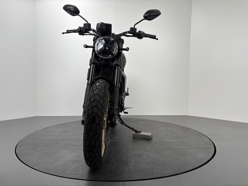 Fahrzeugabbildung Ducati SCRAMBLER FULL THROTTLE *NEUWERTIG *1. HAND