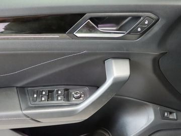 Fahrzeugverkauf 10 Volkswagen T-Roc 1.5 DSG R-Line Black AHK Pano Matrix Kame.