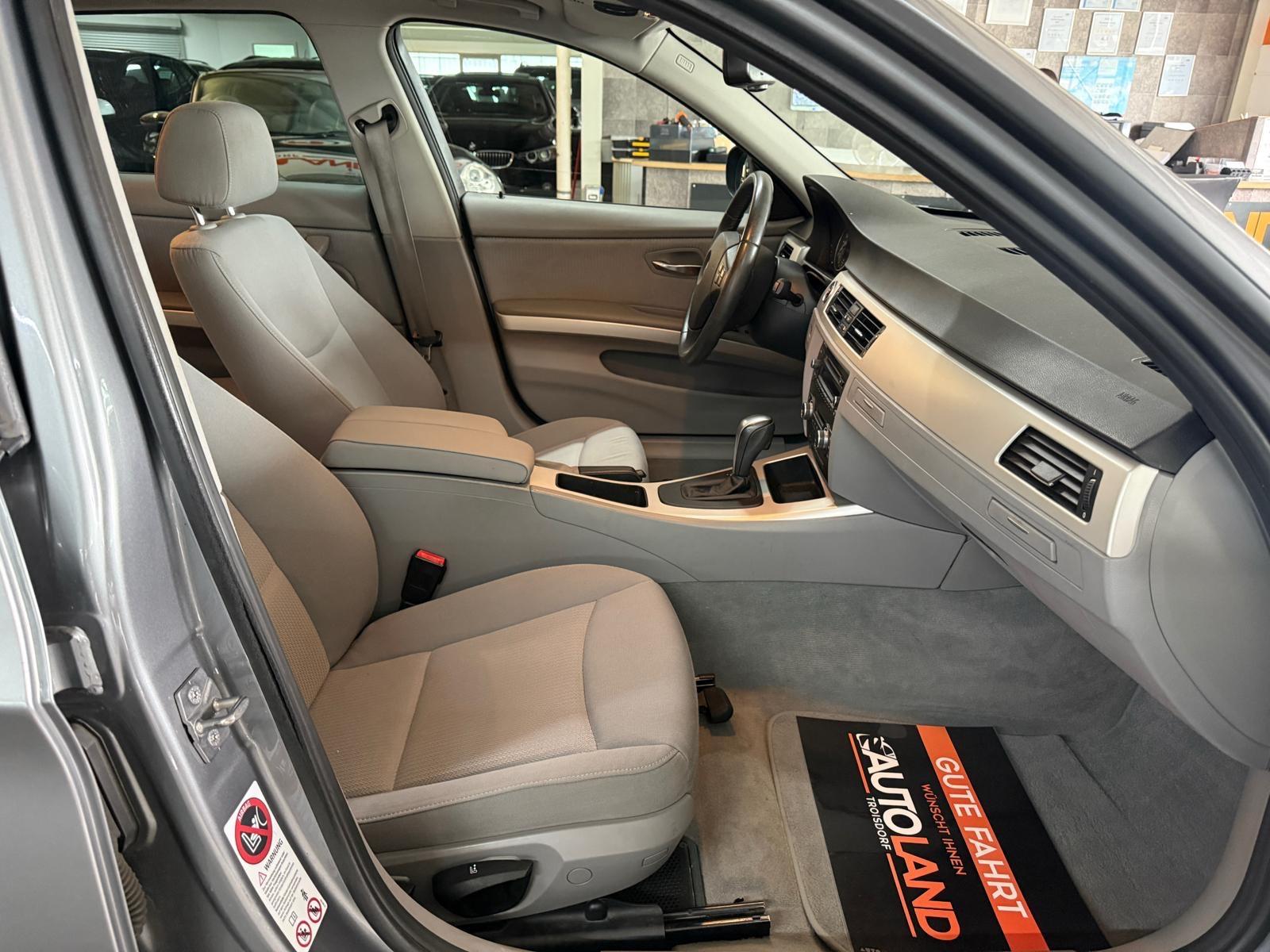BMW 318 2011 — photo 13