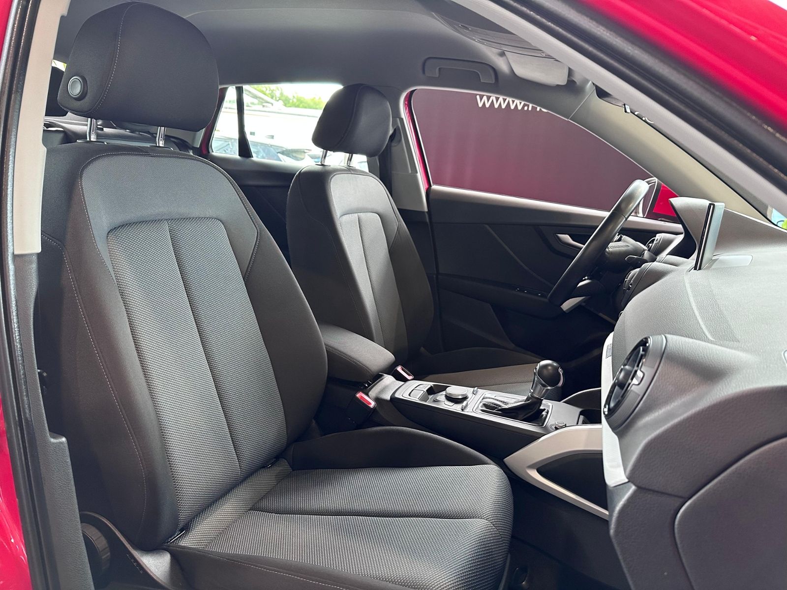 Fahrzeugabbildung Audi Q2 design AHK LED NAV PDC ALU