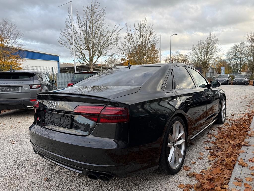 Audi S8
