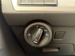 Fahrzeugabbildung Volkswagen T6.1 Multivan lang 4MOTION DSG - Standhzg*Navi!!