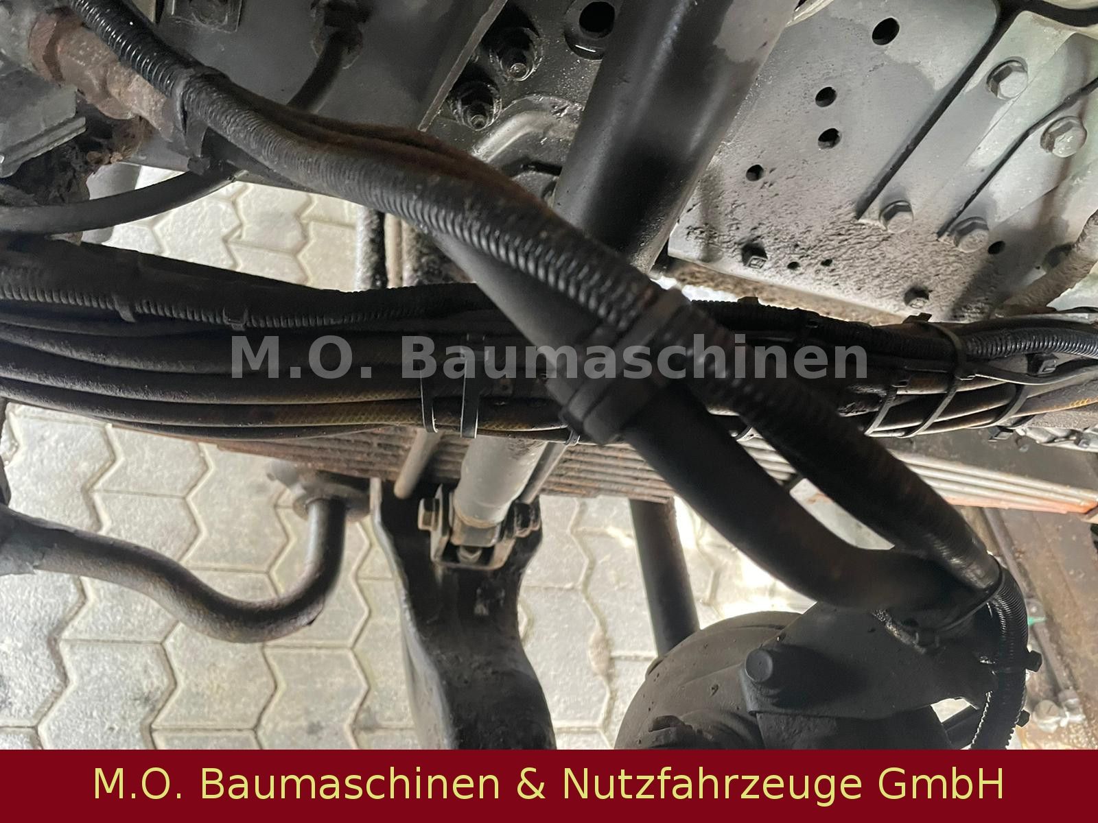 Fahrzeugabbildung Mercedes-Benz 1824 L / Kehrmaschine Schörling TA2 / 4x2 / AC
