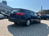 Ford Focus Turnier 1.5 TDCi Business *Navi sitzh. AHK - Ford Focus: Turnier Tdci
