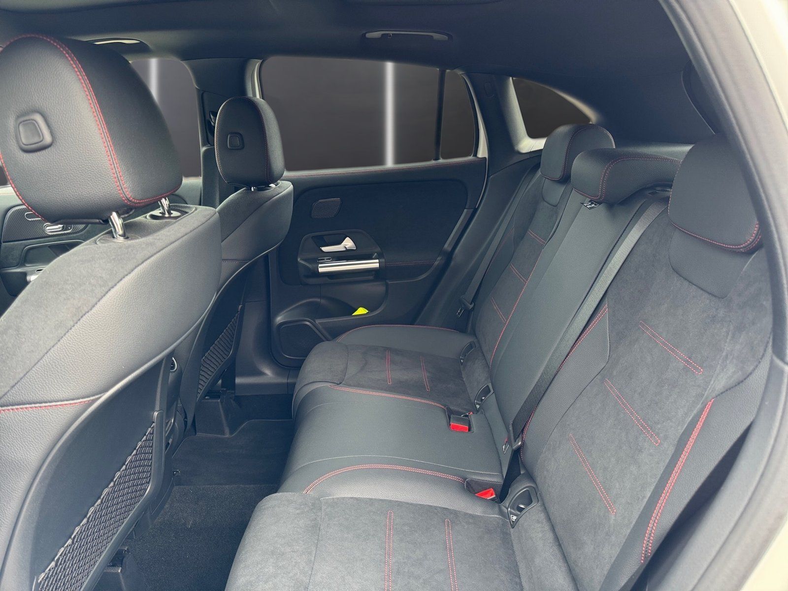 Fahrzeugabbildung Mercedes-Benz GLA 200 AMG Prem Plus*Pano*HUD*Multibeam*Totwink