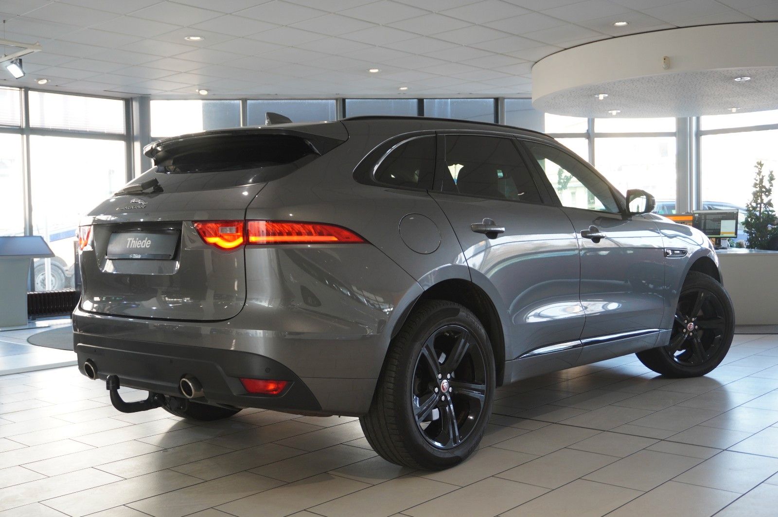 Fahrzeugabbildung Jaguar F-Pace 30D R-SPORT AWD NAVI/LED/SHZ/SPORT/AHK
