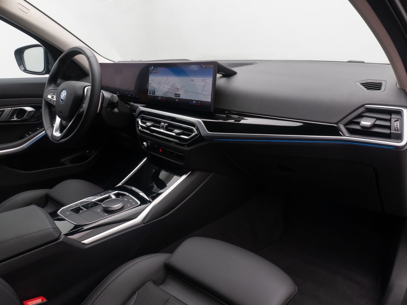 Fahrzeugabbildung BMW 330e Individual DAB HiFi Kamera Komfort Sport